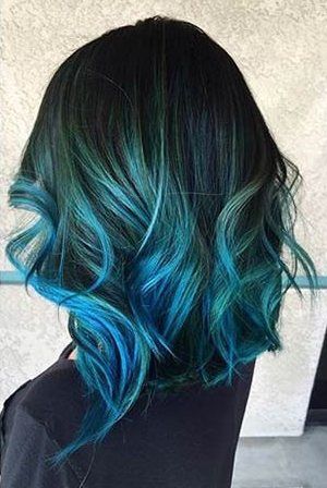 Green to teal ombre Geode Hair, Teal Hair Dye, Teal Ombre Hair, Hair Dye Shades, Colored Hair Tips, Mode Retro, Teal Hair, Ombré Hair, Hair Color Blue