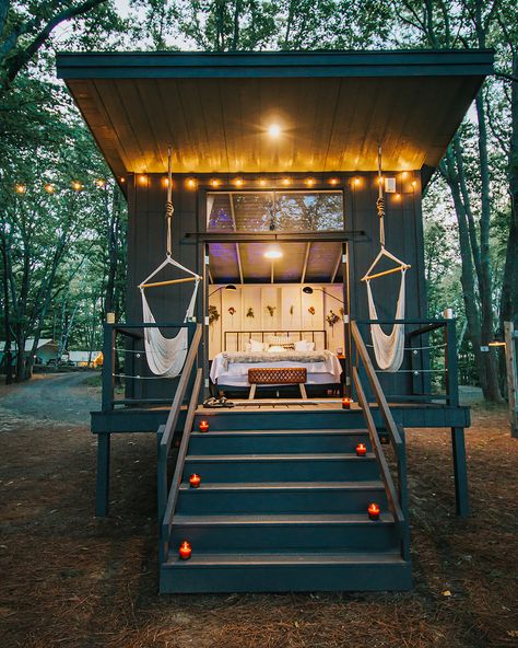 glass-house-trey-lane Glamping Building Ideas, Camp Ground Aesthetic, Glamping Resort Ideas, Glamping Cabin Ideas, Glamping Resorts Luxury Camping, Camp Ground Ideas, Camping Structures, Glamping Campground, Campground Ideas Campsite