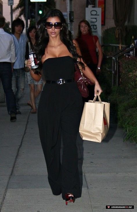 Clean Girl Looks, Kim Kardashian Shoes, Kim Kardashian 2000's, Young Kim Kardashian, Leather Leggings Fashion, Kim Kardashian Outfits, Kardashian Outfit, Elegant Outfit Classy, 2000s Outfits