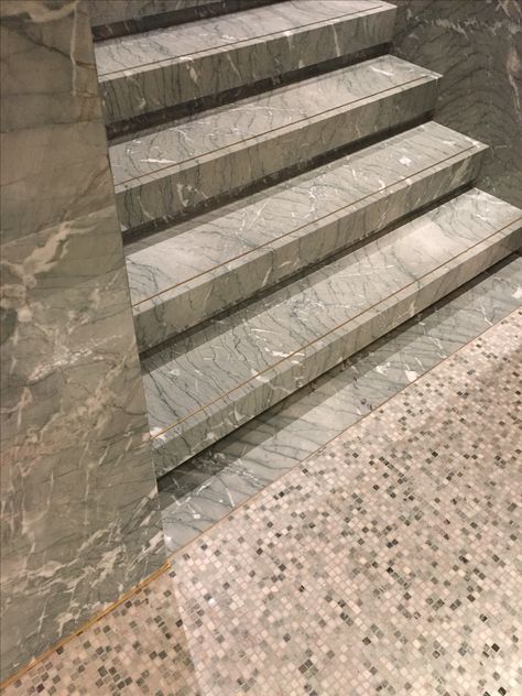 Mosaic of murano floor and green marble stairs at dolcegabbana store in Venice Stair Moulding, Internal Stairs, Classic Entrance, Indoor Stairs, Stairs Wall, Staircase Outdoor, Staircase Design Modern, Marble Staircase, Marble Detail