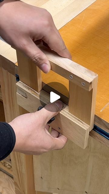 Hinge Jig For Router, Track Saw Diy, Diy Track Saw Guide, Diy Hinges How To Make, Diy Woodworking Tools, Diy Woodworking Jigs, Woodworking Jigs Homemade, Saw Blade Storage, Scale Loft