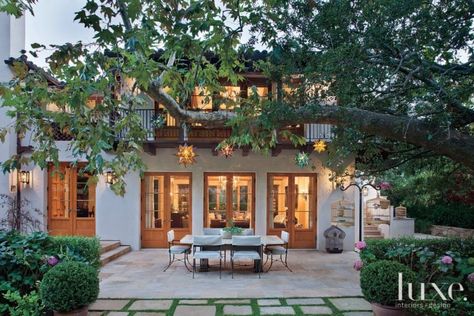 A large mature sycamore tree provides shade for the back terrace. Hefner chose French doors of alder wood to line the rear façade, and he kept the detailing on the wrought-iron balcony to a minimum. William Hefner, Stairs Lighting, Patio Grande, Exterior Stairs, Colonial Style Homes, Haus Am See, Mediterranean Home Decor, Spanish Style Homes, Backyard Retreat