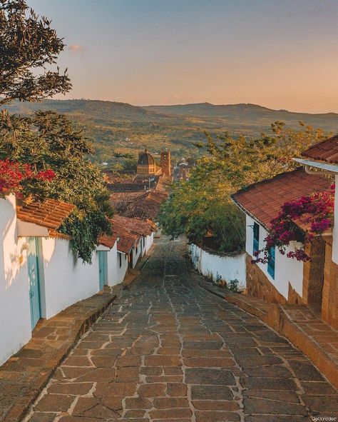 Así es Colombia on Instagram: “BARICHARA, EL PUEBLO MÁS BONITO DE COLOMBIA . . 📷 Créditos: @diegonzalez . . Santander es uno de los departamentos más representativos de…” Santander Spain, Color Ocre, Trip To Colombia, Visit Colombia, Casas Coloniales, Move Abroad, Travel Wishlist, Sunset Landscape, Travel South