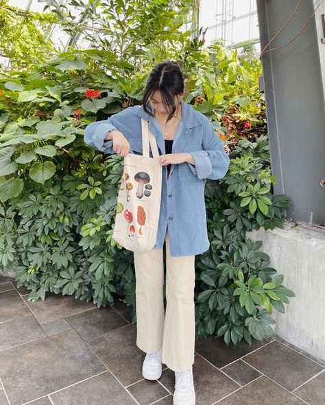 Yumeka ☮️🍄 on Instagram: "the zoo :) #ootd #outfitoftheday #outfit #fashioninspo #outfitinspo #pinterestinspired #discoverunder20k #totebag" Outfit For Zoo Trip, Day At The Zoo Outfit, Zoo Trip Outfit, Zoo Day Outfit, Tote Bag Ootd, Ootd Totebag, Outfit Totebag, Zoo Outfit Ideas, Tote Bag Aesthetic Outfit