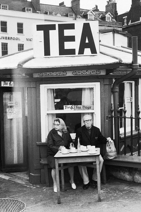 Tony Ray-Jones © Royal Photographic Society/ National Media Museum Martin Parr, Cuppa Tea, Vivian Maier, My Cup Of Tea, Lost Art, Black White Photos, Tea Shop, 인물 사진, Tea Room