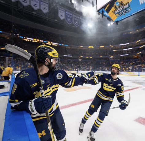 University Of Michigan Hockey, Umich Aesthetic, Michigan Wolverines Hockey, U Michigan, Adam Fantilli, Michigan Hockey, Hockey Wife, Philadelphia Flyers Hockey, Michigan Go Blue