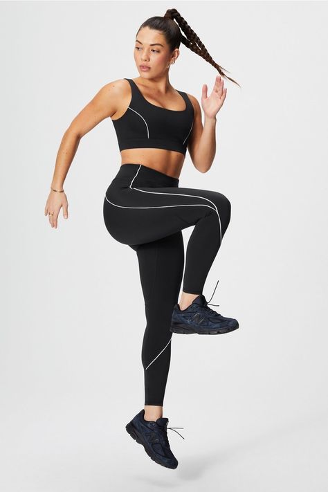 Sports Wear Photoshoot, Activewear Branding, Fabletics Outfits, Women Fitness Photography, Female Activewear, 2piece Outfits, Stylish Activewear, Womens Outfits, Gym Essentials