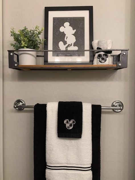 Mickey And Minnie Bathroom, Disney Bathroom Ideas For Adults, Mickey Mouse Bathroom Ideas, Disney Bathroom Ideas, Disney Toilet, Mickey Bathroom, Mickey Mouse Bathroom, Disney House Ideas, Mickey Mouse Bedroom