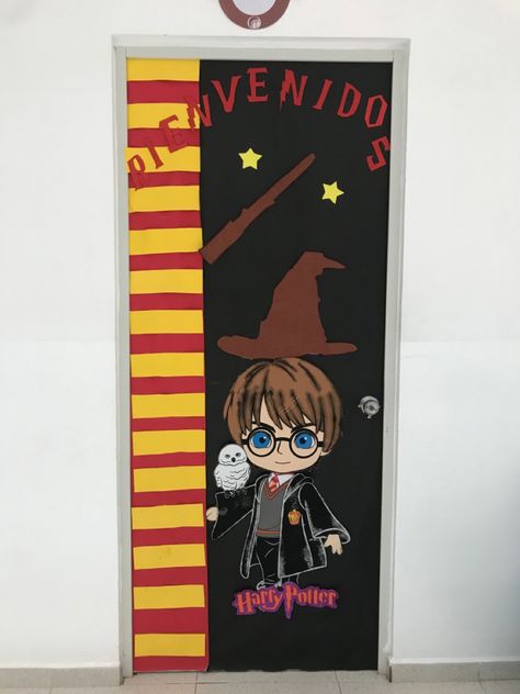 Shrek Classroom Door, Harry Potter Door Decorating Contest, Harry Potter Classroom Door, Harry Potter Door, Porta Halloween, School Dinner, Harry Potter Classroom, School Dinners, Door Decorating Contest