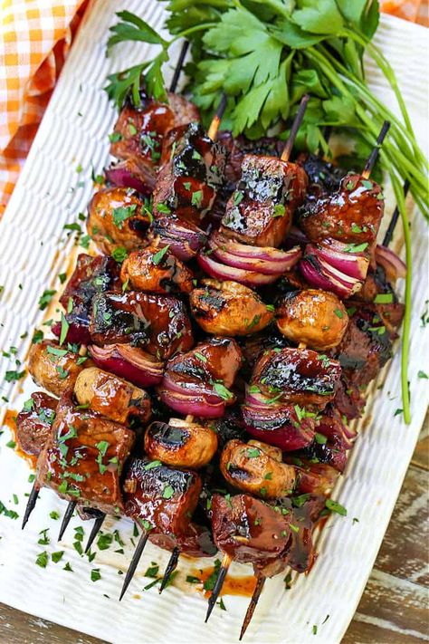 Steak Kabob Marinade, Grilled Kabobs, Easy Kabobs, Steak And Vegetables, Mustard Marinade, Kabob Marinade, Bourbon Steak, Steak Kebabs, Steak Kabobs