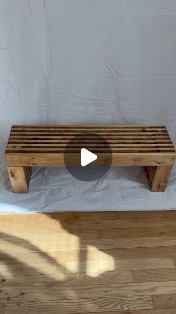 Wood Garden Bench Ideas, How To Make A Bench Seat, Diy Home Furniture Easy, Diy Benches For Outside, Diy Easy Bench, How To Make A Bench, Diy Wood Bench Indoor, Diy Wooden Benches, Easy Bench Diy