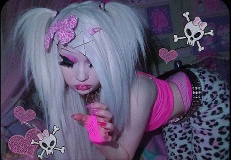 Princesa Emo, Scene Emo Fashion, Emo Scene Aesthetic, 2000s Scene, Scene Aesthetic, Scene Goth, Scene Core, 2000s Emo, Scene Queens