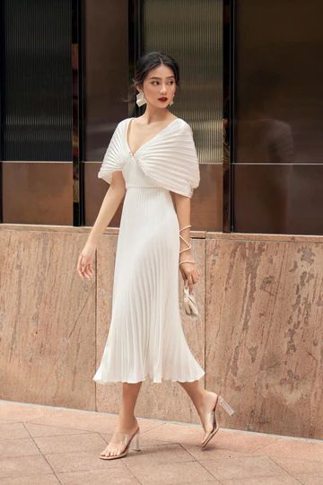 Dresses – VAST Mode Old School, Pakaian Feminin, فستان سهرة, School Looks, Grad Dresses, Modieuze Outfits, Dress Silhouette, Style Mistakes, Midi Maxi Dress