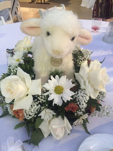 Baby shower centerpiece. Sheep and all white shower. Loved it! Lamb Baby Shower Theme, Baby Shower Decoration Ideas, Sheep Decor, Baby Lamb Baby Shower, Baby Shower Deco, White Baby Showers, Baby Shower Decoration, Baby Dedication, Baby Lamb