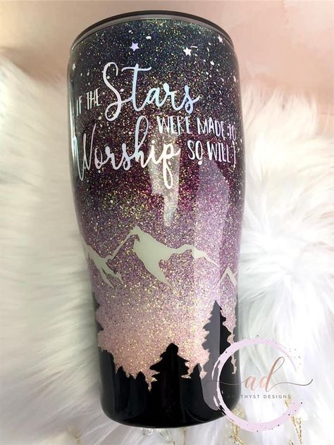 Outdoor Tumbler Ideas, Epoxy Resin Tumbler Diy, Custom Cups Acrylic Tumblers, Nature Tumbler Ideas, Cup Ideas Tumbler For Women, Lego Tumbler Ideas, Glitter Cups Tumblers, Cross Tumbler Ideas, Faith Tumbler Ideas