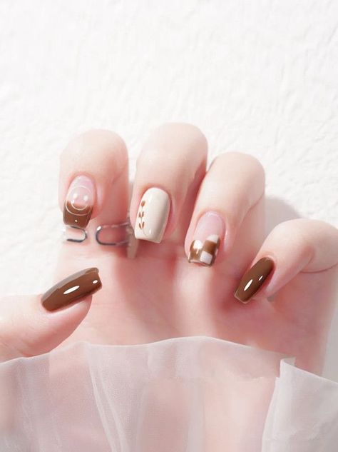 Coffee Nail Art, Nail Whitening, Em Nails, Elegant Nail Art, Coffee Flower, May Nails, Winter Coffee, Flower Nail, Art Coffee