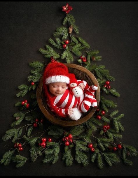 Christmas Baby Photoshoot Ideas, Christmas Baby Photoshoot, Newborn Christmas Photography, New Year Photoshoot, Christmas Lockscreen, Baby Photoshoot Ideas, Christmas Portraits, Newborn Baby Photoshoot, Christmas Pregnancy