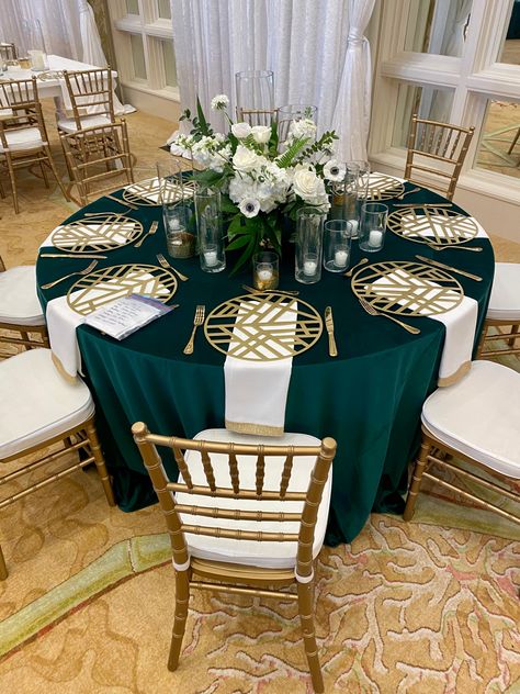 Green Wedding Set Up, Emerald Themed Party, Quinceanera Table Decorations Green, Green Themed Table Setting, Emerald Green Gold And White Party, Emerald Green And Silver Decorations, Green Gold Silver Party Decorations, Emerald Green 15 Centerpieces, Emerald Table Cloth Wedding