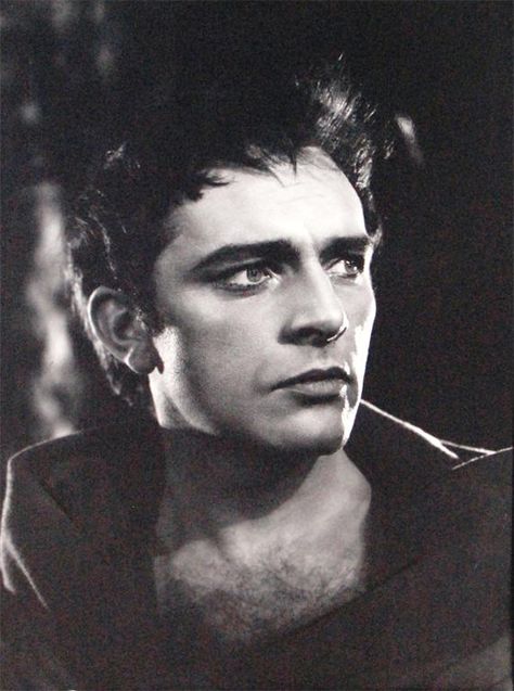 (handsome) Richard Burton as Hamlet taken on stage at the Old Vic, 1951 by Angus McBean Welsh Actors, Angus Mcbean, Burton And Taylor, Male Movie Stars, Henry Iv, Stage Production, Richard Burton, Hollywood Men, Shakespeare Plays