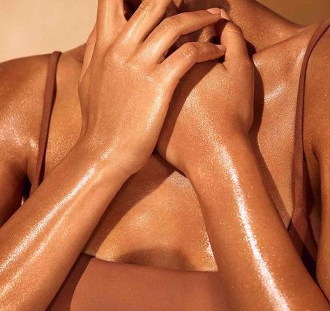 Oil Photoshoot, Body Lava, Shimmer Body Oil, Photoshoot Inspo, Beauty Shoot, Spray Tanning, Branding Photoshoot, Beauty Body, Fenty Beauty