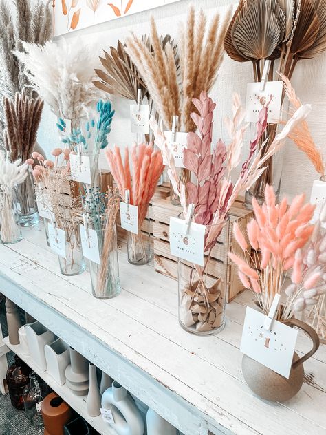 Dried Floral Storage, Dried Flower Market Display, Dry Flower Bar, Dried Flower Business, Spring Dried Flower Arrangements, Pampas Display, Flower Bar Ideas, Art Flower Wallpaper, Diy Flower Bar