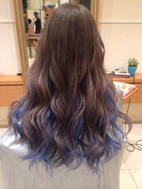 Blue Tips Hair, Blue Brown Hair, Blue Hair Highlights, Peekaboo Highlights, Dip Dye Hair, Hair Color Underneath, Peekaboo Hair, Hair Color Streaks, Hair Streaks