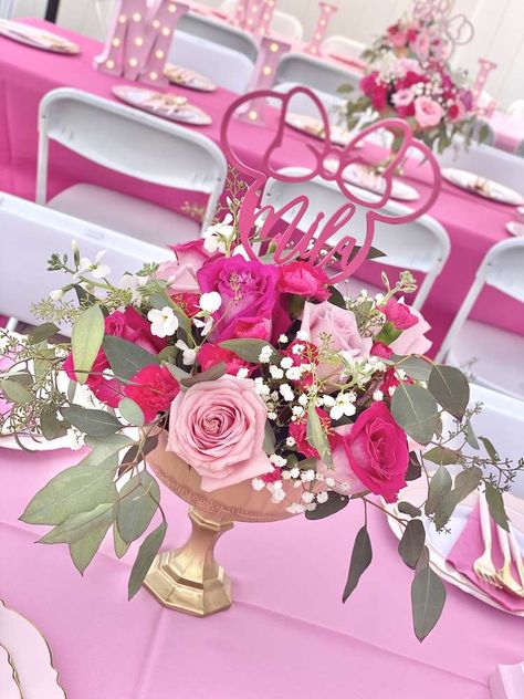 Minnie Mouse Gold And Pink Party, Soft Pink Minnie Mouse Party, Minnie Mouse Flower Centerpieces, Pink Mini Mouse Birthday Party Ideas, Minnie Garden Party, Minnie Mouse Birthday Party Centerpieces, Minnie Mouse Garden Party, Minnie Mouse Treat Table, Minnie Mouse Centerpiece