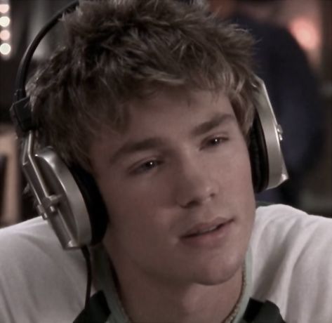 90s White Boys, Trying Not To Laugh Face, Chad Michael Murray 90s, Headphones Grunge, Male Celebrity Crush, Grunge Acubi, Chad Murray, Tristan Dugray, Chad Micheals