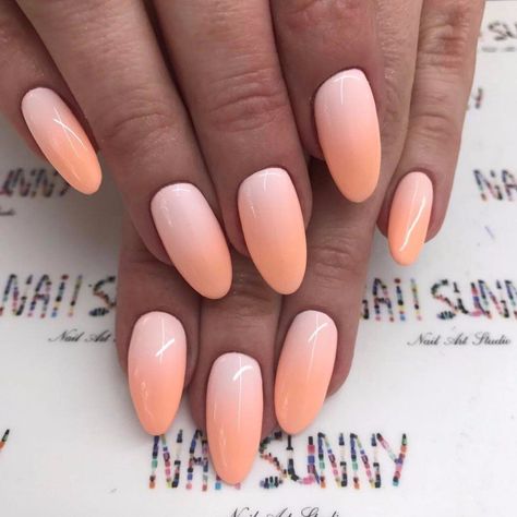 Coral Ombre Nails, Coral Nail Polish, Unghie Sfumate, Coral Nails, Glittery Nails, Manicure Gel, Her Nails, Ombre Nail Designs, Vacation Nails