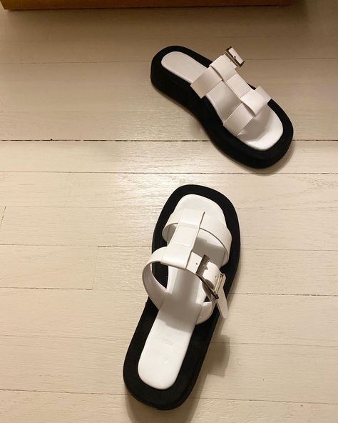 A Lifestyle Concept Store on Instagram: “BYM Slides online” White And Black Fashion, Things To Clean, Slippers White, Brother Vellies, Futuristic Shoes, Pretty Sandals, White Slides, Dr Shoes, Needle Kit