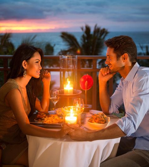 55 Romantic Date Ideas For Couples Couples Dinner, Unique Date Ideas, Romantic Questions, Romantic Photos Couples, Romantic Date Ideas, Romantic Night, Candle Light Dinner, Romantic Moments, Fun Dinners