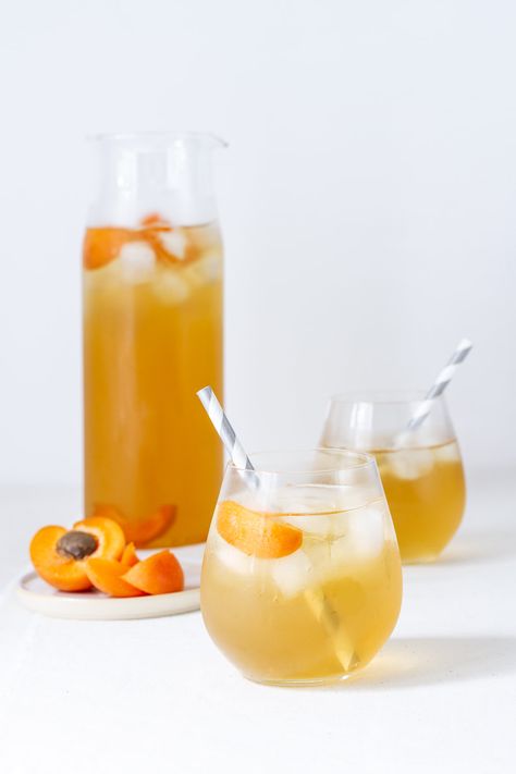 Apricot & Tonka Iced Green Tea Recipe Iced Green Tea Recipe, Tea Pictures, Green Iced Tea, Mango Tea, Mango Lemonade, Iced Tea Recipe, Green Tea Recipes, Iced Green Tea, Mango Recipes