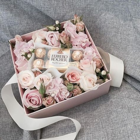 Best Wedding Favors | Suvi Collections | Portfolio Rosen Box, Idee Cricut, Flower Box Gift, Flower Gift Ideas, Best Wedding Favors, Flowers Bouquet Gift, Chocolate Bouquet, Candy Bouquet, Trendy Flowers