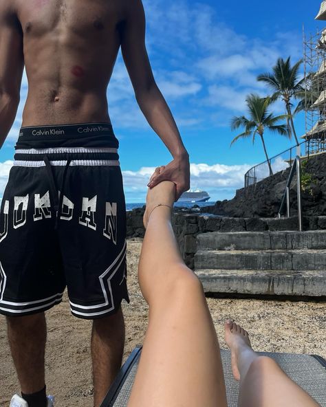 Picture Relationship Goals, Black Couple Vacation Pictures, Jamaica Couple Pictures, Couple In Hawaii Aesthetic, Couple Trip Ideas, Summer Couple Picture Ideas, Hawaii Baecation, Island Couple Aesthetic, Couple Tropical Vacation