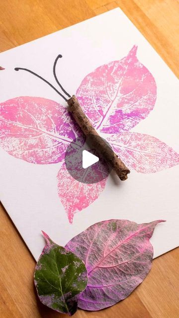 leaf painting - butterfly Høstaktiviteter For Barn, Leaf Butterfly, Butterfly Craft, Nature Craft, Aktivitas Montessori, Butterfly Crafts, Toddler Art, Camping Crafts, Nature Crafts