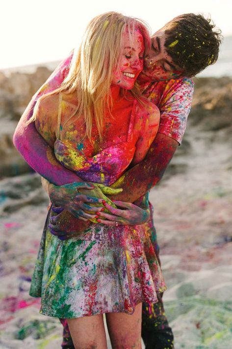 Shooting Photo Couple, My Love Photo, Creative Couples Photography, Image Couple, Paint Photography, Creative Photoshoot Ideas, Fun Photoshoot, Summer Photoshoot, Couple Picture Poses