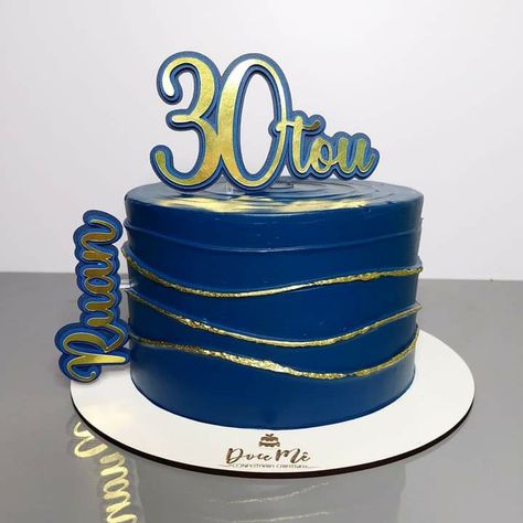 30th Birthday Cake, Religious Cakes, 30 Birthday Cake, Bolo Fake, Gold Girl, Cakes For Men, Happy B Day, Cake Decorating Tips, Pretty Cakes