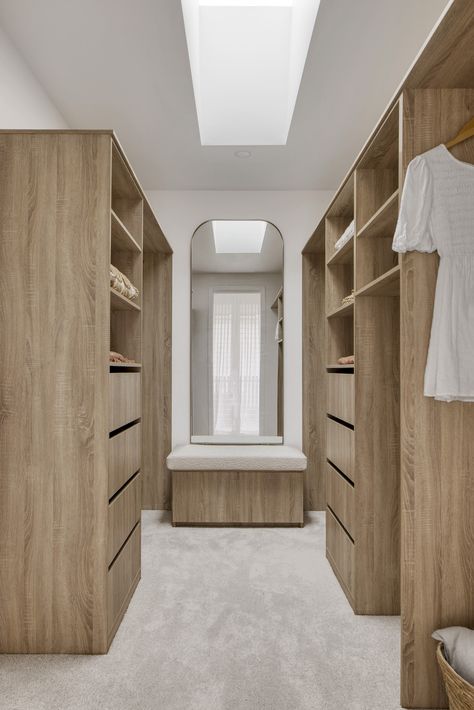 Walk In Robe Designs, Walk In Robe Ideas, Small Walk In Wardrobe, Walk In Closet Inspiration, A Walk In Closet, Modern Cupboard, Walking Closet, Walk In Closet Design, Japandi Design