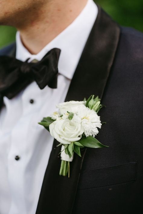 Fathers Boutonniere Wedding, White Tux Boutonniere, Classic White Boutonniere, White Rose Wedding Boutonniere, White Boutennaire, White Floral Pocket Square Boutonniere, Mens White Boutineers, Mens Bouteniers, Buttonaire Wedding Groomsmen