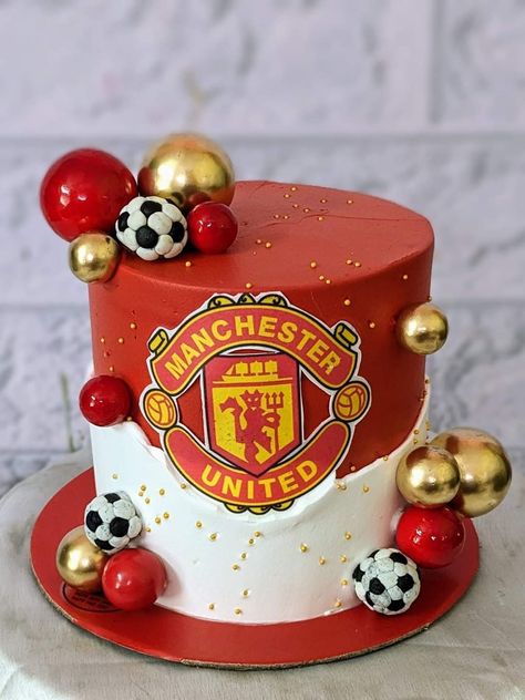 Man United Cake Ideas, Birthday Cake Manchester United, Pastel Cr7, Manchester United Cake Ideas, Man United Cake, Birthday Decor For Him, Manchester United Cake, 50th Birthday Cakes For Men, 50th Birthday Party Ideas For Men