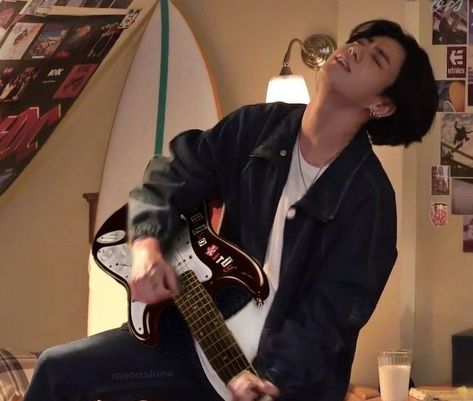 farha⁷ loves jimin on Twitter: "jungkook and the guitar 🎸… " Jungkook Playing Guitar, Playlist Cover Photo Asthetic, Ot7 Bts, Paris Lights, Music Cover Photos, Playlist Covers Photos, Lower Abs Workout, Playlist Covers, Jungkook Aesthetic