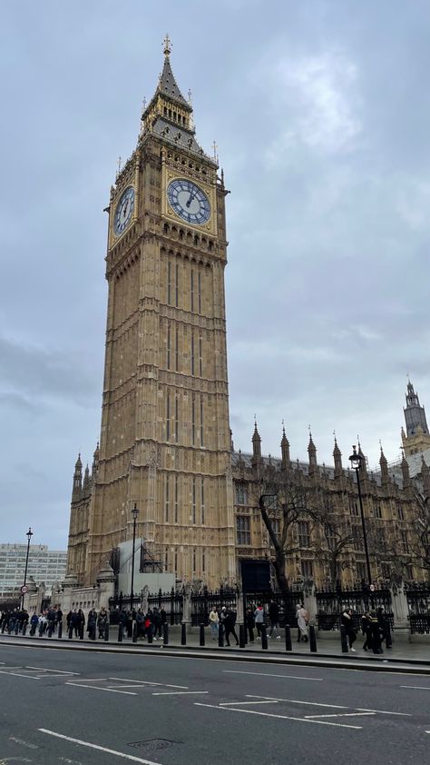 Poetic Documentary, London Bigben, Elizabeth Tower, Big Pen, Plain Wallpaper Iphone, London Big Ben, London Vibes, Reference Board, Reference Pics