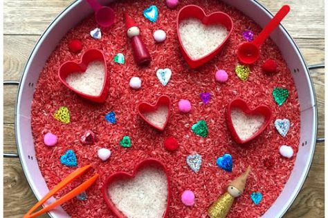 Tuff Tray Ideas Toddlers, Messy Play Activities, Valentine Sensory, Toddler Valentine Crafts, Mother's Day Activities, Nursery Activities, Love You To Pieces, February Valentines, Tuff Tray