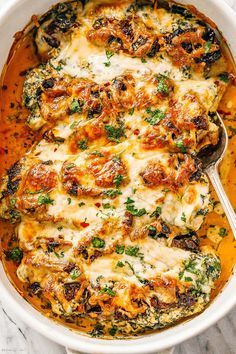 Baked Tuscan Chicken Casserole - #chicken #casserole #tuscan #recipe #eatwell101 - So quick and flavorful. Everyone will love this delicious chicken casserole recipe! - #recipe by #eatwell101 Chicken Thigh Casserole, Chicken Breast Casserole Recipes, Chicken Breast Casserole, Baked Chicken Casserole, Chicken Casserole Recipes Healthy, Easy Chicken Casserole Recipes, Makanan Italia, Casserole Chicken, Chicken Casserole Easy