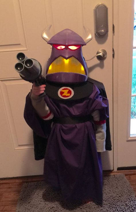 Toy Story Emporer Zurg Zurg Toy Story, Disfraz Peter Pan, Peter Pan Costume Kids, Disfraz Toy Story, Toy Story Costume, Toy Story Crafts, Peter Pan Costumes, Villains Party, Toy Story Halloween