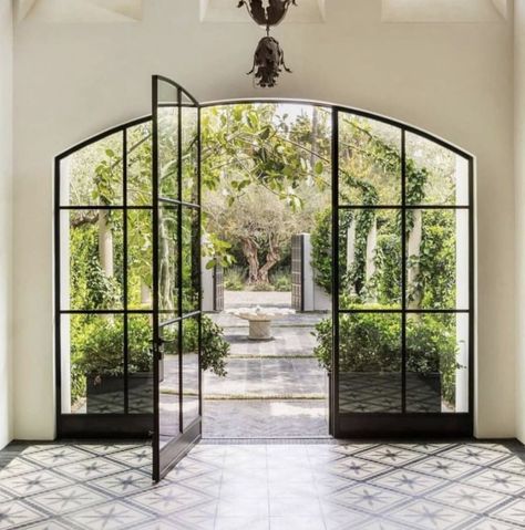 Veranda Magazine, Entry Design, Landscape Designer, Entry Way Design, Gorgeous Glass, Front Garden, Beautiful Interiors, Garden Room, Entryway Decor