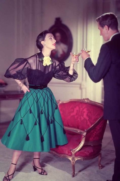 National Drink Wine Day, Drink Wine Day, Party Dress Inspiration, 1950s Cocktail Dress, Chin Chin, Dress History, Cocktail Dress Vintage, Drink Wine, Cocktail Attire