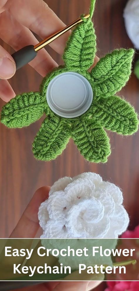 Such A Wonderful Easy Crochet Flower Keychain Pattern can be done by beginners. You will use simple crochet techniques in this project. Flower Crochet Keychain, Crochet Flower Keychain, Diy Crochet Hat, Easy Crochet Flower, Crochet Applique Patterns Free, Keychain Pattern, Bottle Cozies, Crochet Flowers Easy, Crochet Classes