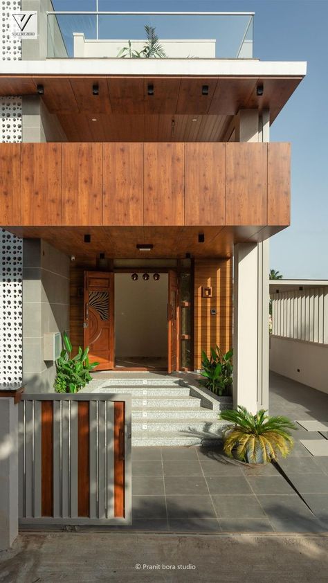 House Portico Design, Portico Design Indian, House Elevation Design Indian, Entrance Door Ideas, Bakery Exterior, Indian House Exterior, Entrance Gate Ideas, Modern Facade Design, Facades Design