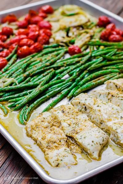 Best Halibut Recipes, Baked Halibut, Halibut Recipes, Fish Recipes Baked, Baked Tomatoes, Fish Dinner, Mediterranean Dishes, Baked Fish, Mediterranean Diet Recipes